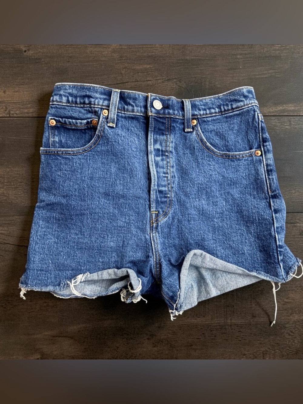 LEVI’S RIBCAGE ULTRA HIGH RISE DENIM SHORTS FRAYED HEM SIZE 29